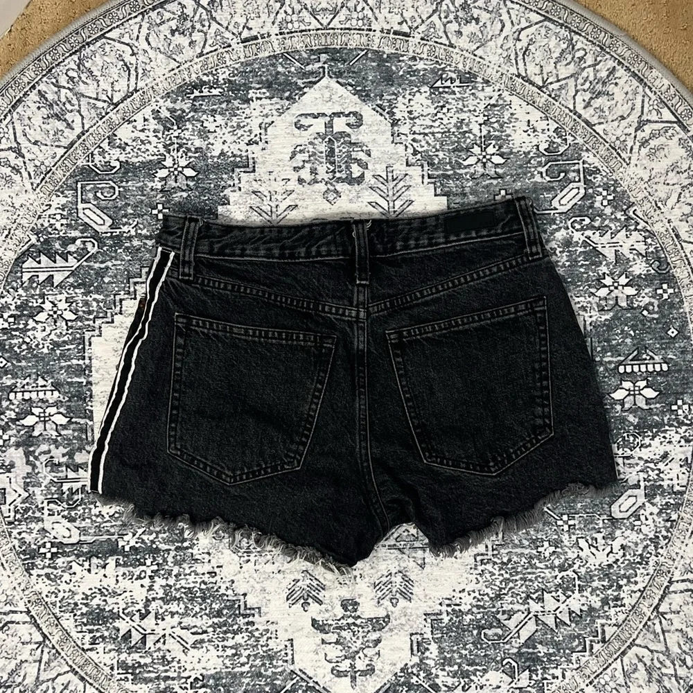 Abercrombie & Fitch Annie High Rise Short - Size 27/4